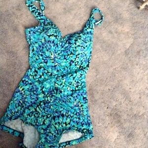 Ladies/junior approx a 14/16 Maxine one piece swimwear